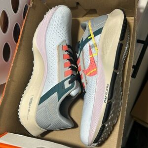 Women’s running sneakers. Never worn